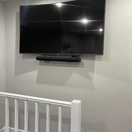 Unique Duplex Free Parking Free Wi-fi 6 Minutes From Leeds Centre דירה