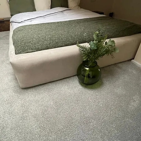 Unique Duplex Free Parking Free Wi-fi 6 Minutes From Leeds Centre דירה