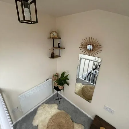Unique Duplex Free Parking Free Wi-fi 6 Minutes From Leeds Centre דירה