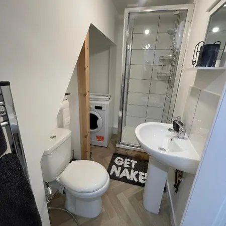 Unique Duplex Free Parking Free Wi-fi 6 Minutes From Leeds Centre Лідс