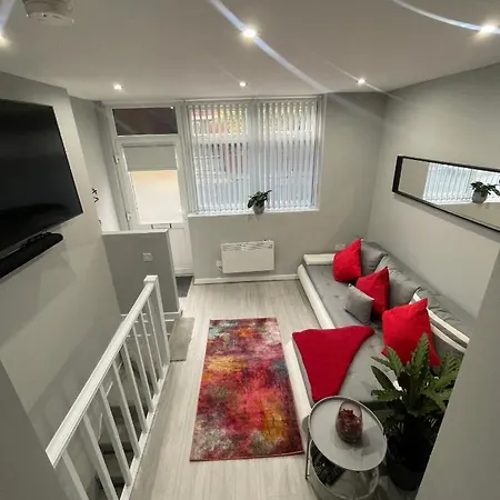 Unique Duplex Free Parking Free Wi-fi 6 Minutes From Leeds Centre شقة
